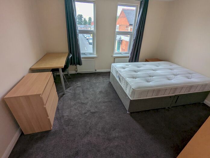 6 Bedroom Terraced House To Rent In Pitcroft Avenue, Reading, RG6