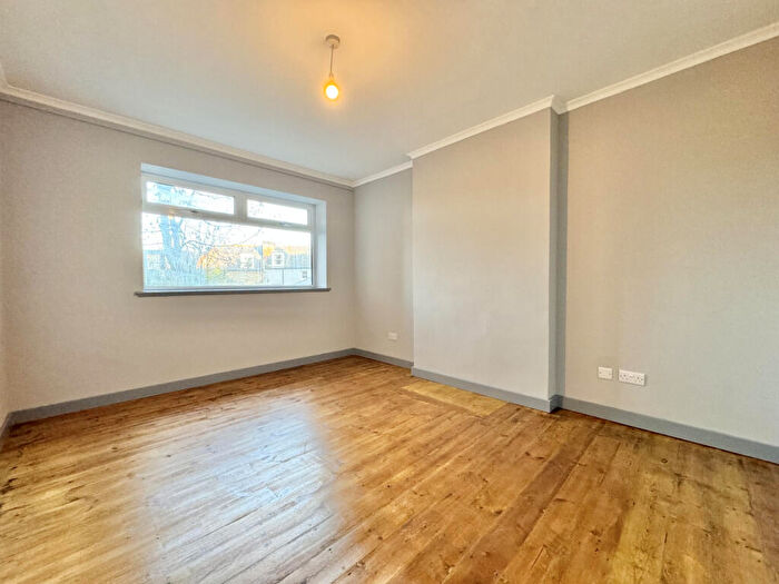 1 Bedroom Flat To Rent In Alyn Court, N8