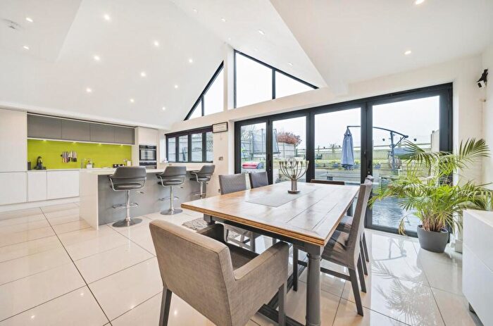 4 Bedroom Detached House For Sale In Morton King Close, Shabbington, HP18