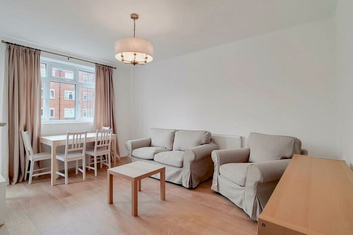 3 Bedroom Apartment To Rent In Neckinger Estate, Bermondsey, SE16