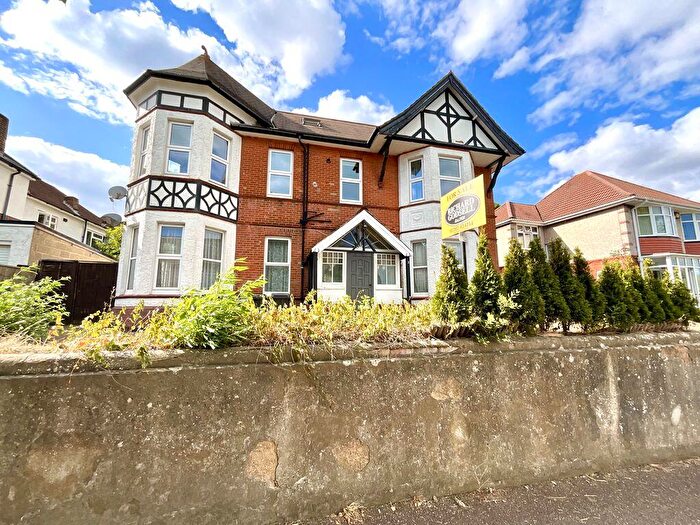 1 Bedroom Flat For Sale In Castlemain Avenue, Southbourne, BH6