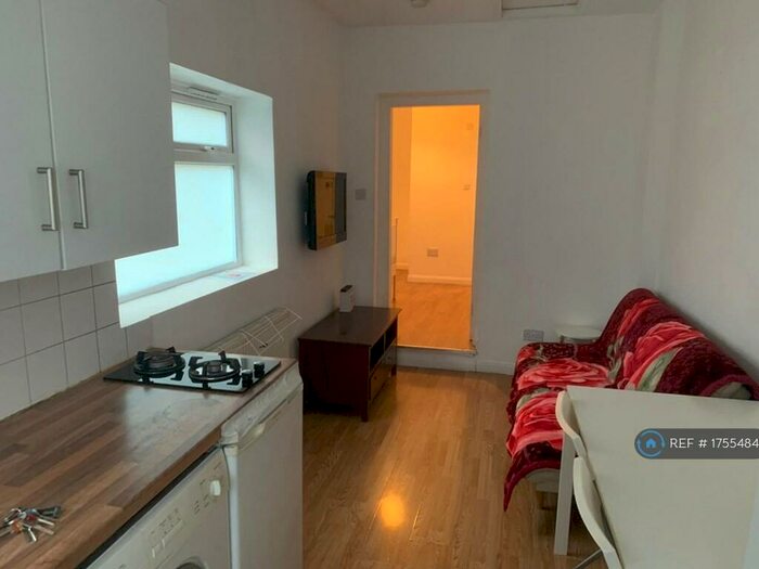 1 Bedroom Flat To Rent In Merton House, London, NW4