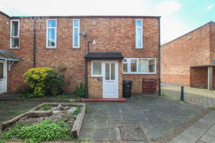 3 Bedroom End Of Terrace House For Sale In Elizabeth Way, Basildon, SS15