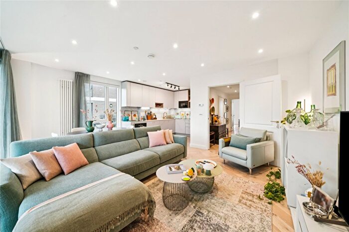 2 Bedroom Flat For Sale In Ravensbury Terrace, London, SW18