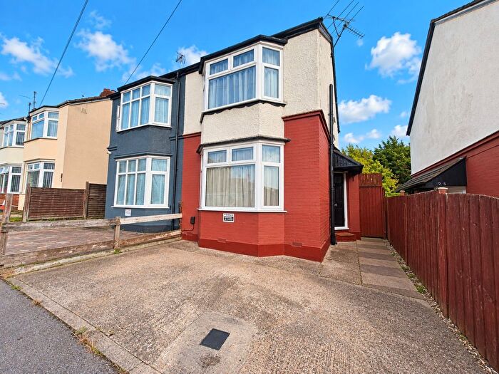 2 Bedroom Semi Detached House For Sale In Chandos Road, Luton, Bedfordshire, LU4