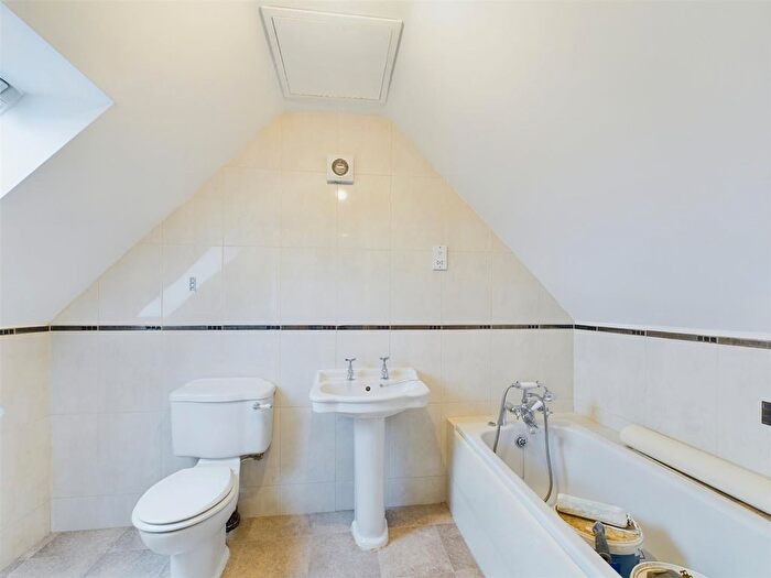 5 Bedroom Semi-detached House To Rent In Waterside Drive, Mounsorrel, LE12
