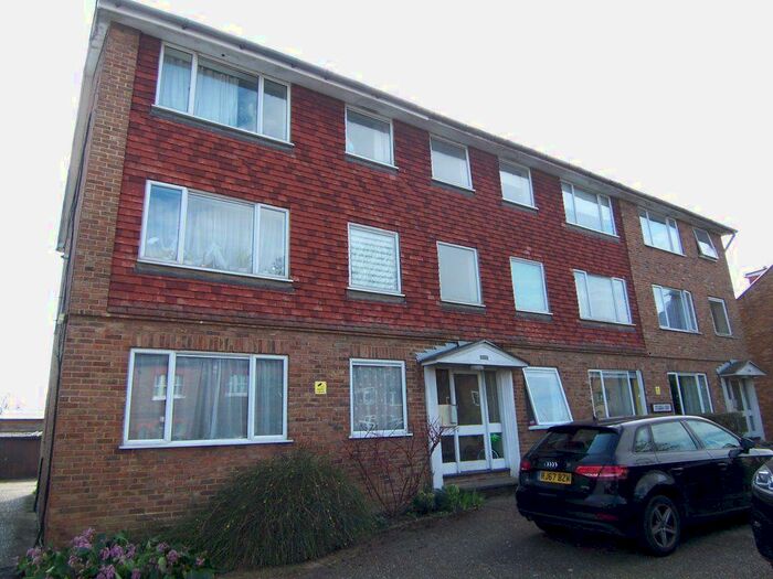 2 Bedroom Apartment To Rent In Sycamore Grove, New Malden, KT3