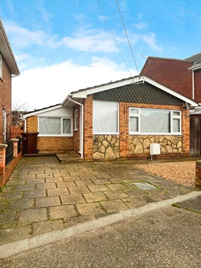 2 Bedroom Detached Bungalow To Rent In Urmond Road, Canvey Island, SS8
