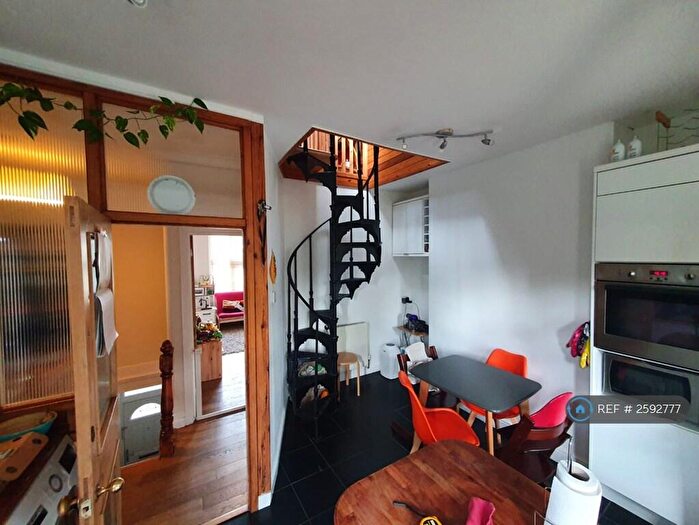 2 Bedroom Terraced House To Rent In Leslie Road, London, N2