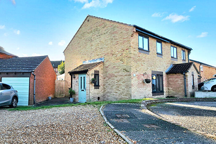 3 Bedroom Semi Detached House For Sale In Swift Close, Lee-On-The-Solent, PO13