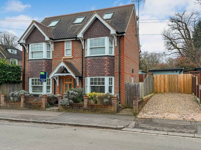 3 Bedroom Detached House To Rent In Willoughby Road, Harpenden, AL5