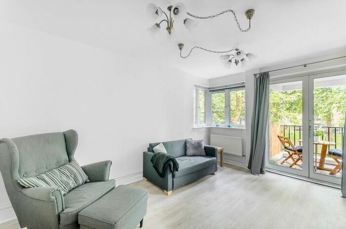 1 Bedroom Flat To Rent In St Peters Court, Bloomsbury, London, WC1H