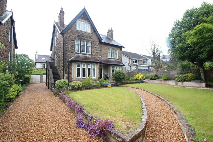 3 Bedroom Flat To Rent In North Park Road, Leeds, West Yorkshire, LS8