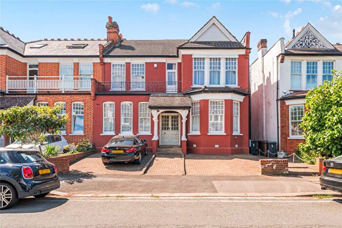 4 Bedroom Semi-Detached House For Sale In Wellfield Avenue, London, N10