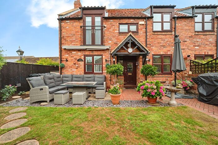 3 Bedroom End Of Terrace House For Sale In Whitehall Country Cottages, Cleethorpes, DN35