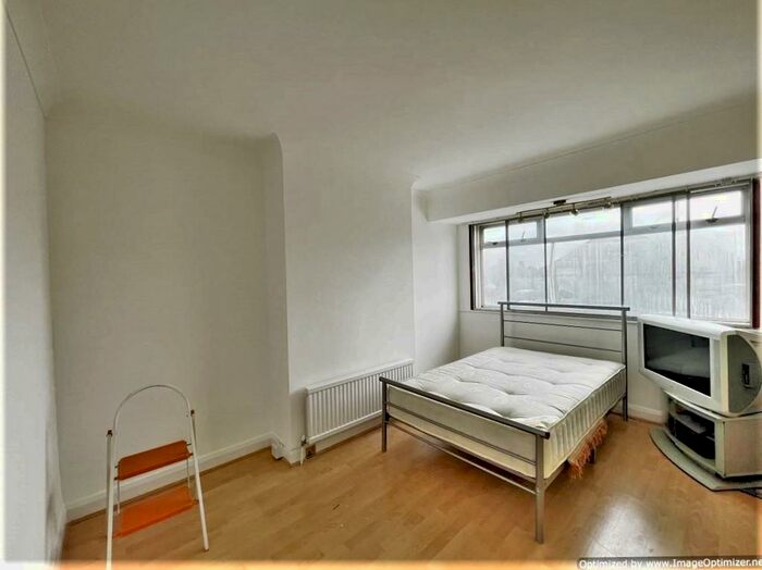 4 Bedroom Semi-Detached House To Rent In Weston Drive, Stanmore, HA7