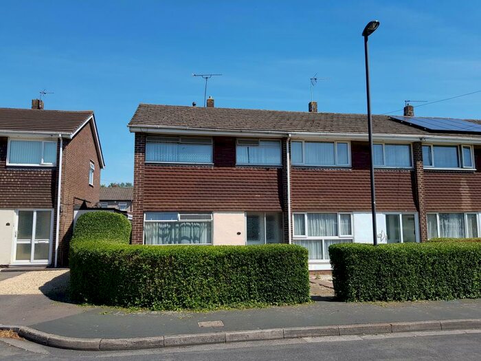 3 Bedroom House To Rent In Priors Lea, Yate, Bristol, BS37