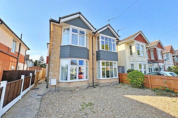 2 Bedroom Flat For Sale In Southbourne, BH6
