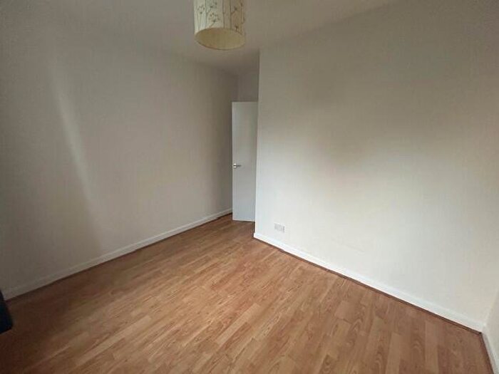 1 Bedroom Flat To Rent In G/L City Road, Dundee, DD2