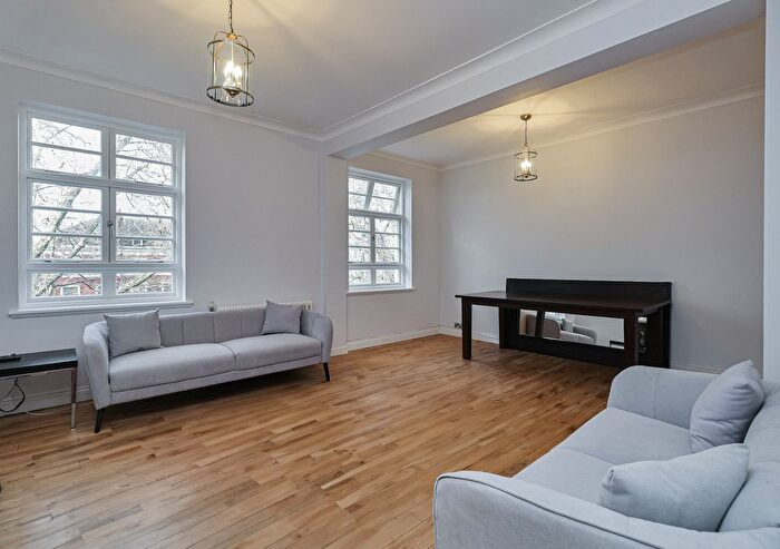 3 Bedroom Flat To Rent In Sussex Gardens, Hyde Park, W2