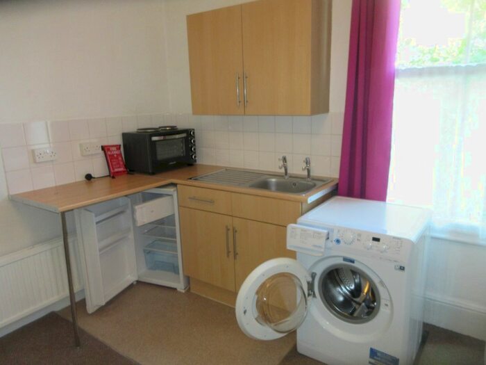 Studio To Rent In Forest Drive West, Leytonstone, E11