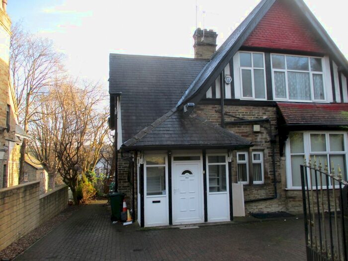 2 Bedroom Flat To Rent In Keighley Road, Bradford, West Yorkshire, BD9