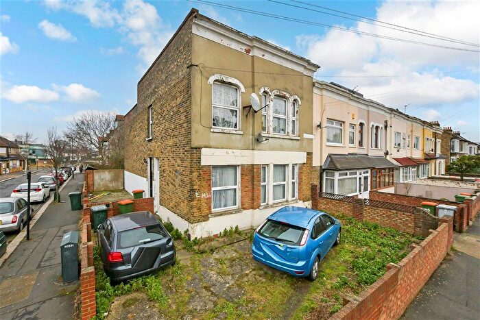 2 Bedroom Flat For Sale In Boleyn Road, London, E7