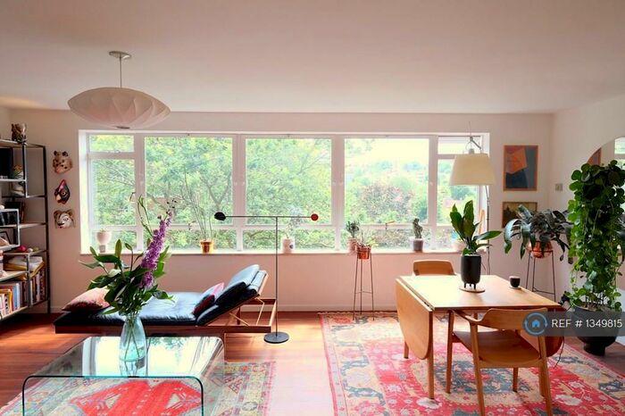 2 Bedroom Flat To Rent In Glenhurst Court, London, SE19