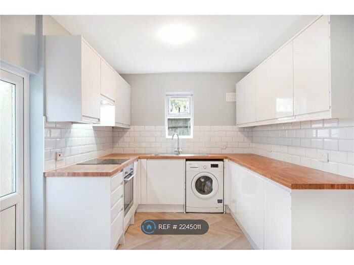 5 Bedroom Terraced House To Rent In Harcourt Road, London, SE4