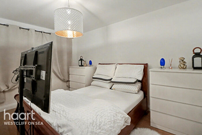 1 Bedroom Flat For Sale In Fraser Close, Southend-On-Sea, SS3