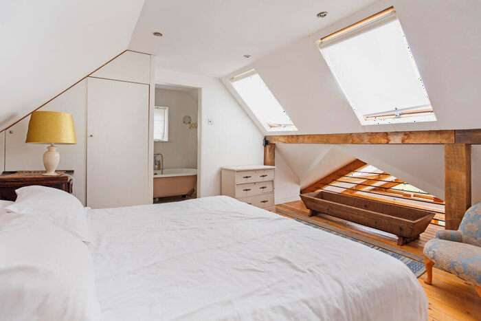 4 Bedroom Detached House For Sale In Prestwick Lane, Chiddingfold, GU8