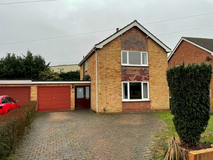 4 Bedroom Detached House To Rent In Holme Court Avenue, Biggleswade, SG18