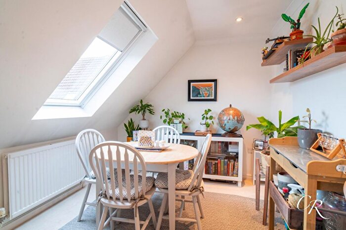 2 Bedroom Flat For Sale In Chapman Way, Cheltenham, GL51