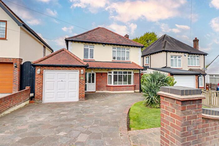 3 Bedroom Detached House For Sale In * No Onward Chain * Daws Heath Road, Hadleigh, SS7