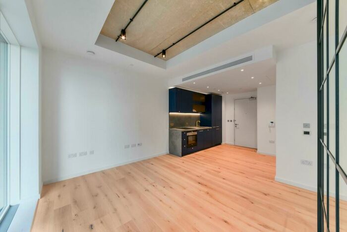 Apartment To Rent In Dulke House, Goodluck Hope, London, E14