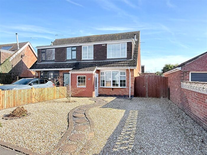 3 Bedroom Semi Detached House For Sale In Cox Drive, Bottesford, NG13