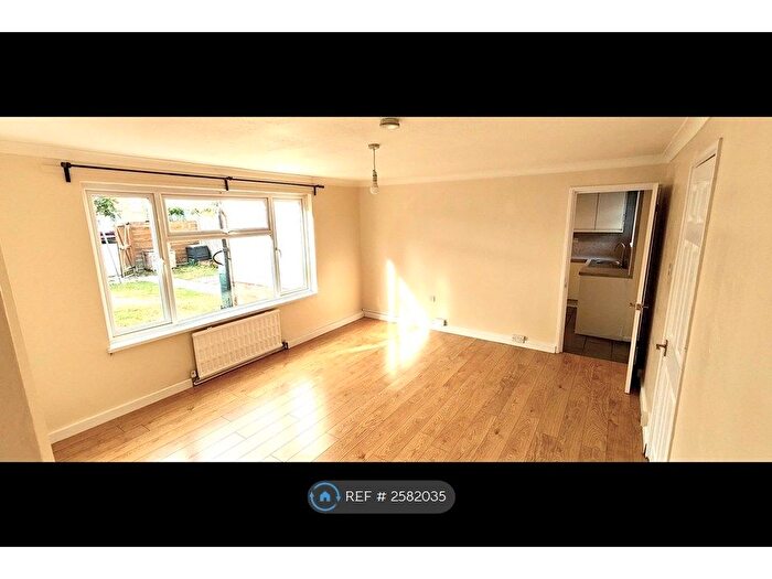 3 Bedroom Terraced House To Rent In Basingstoke, Basingstoke, RG23