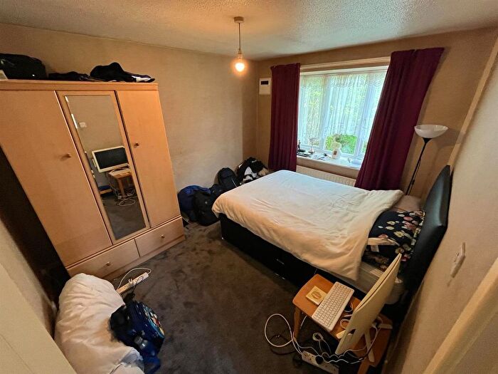 2 Bedroom Bungalow To Rent In Spencer Street, Oldham, OL1