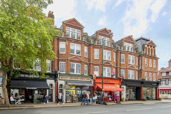 2 Bedroom Flat To Rent In High Street, Teddington, TW11