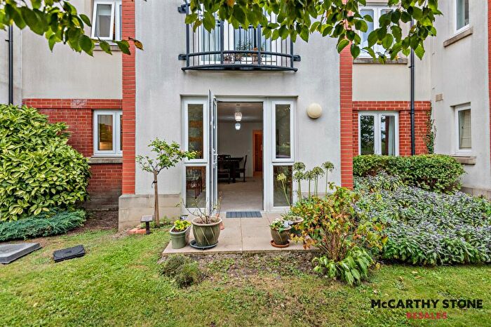 1 Bedroom Apartment For Sale In Farringford Court, Avenue Road, Lymington, Hampshire, SO41