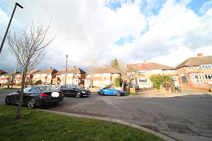 3 Bedroom Semi-Detached House To Rent In Morton Way, London, N14