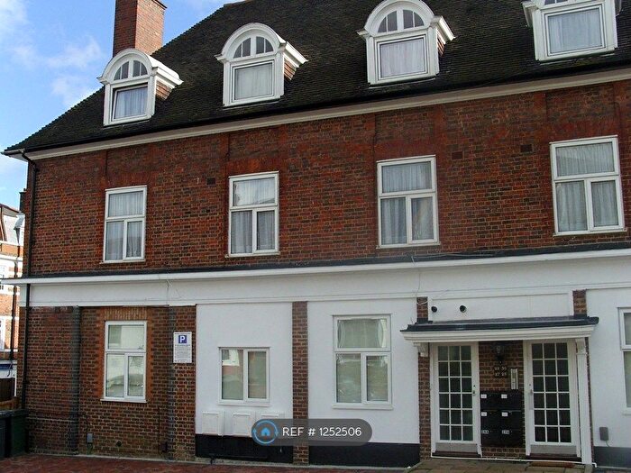 Studio To Rent In Finchley Lane, London, NW4