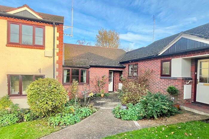 2 Bedroom Bungalow For Sale In Avon Road, Farnham, Surrey, GU9