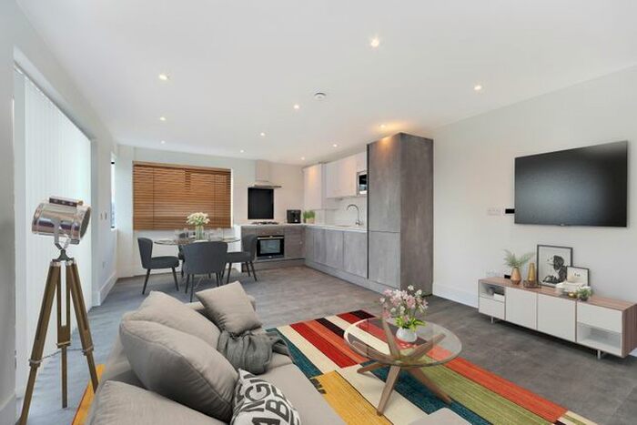 3 Bedroom Flat To Rent In Richard Street, Whitechapel, London, E1