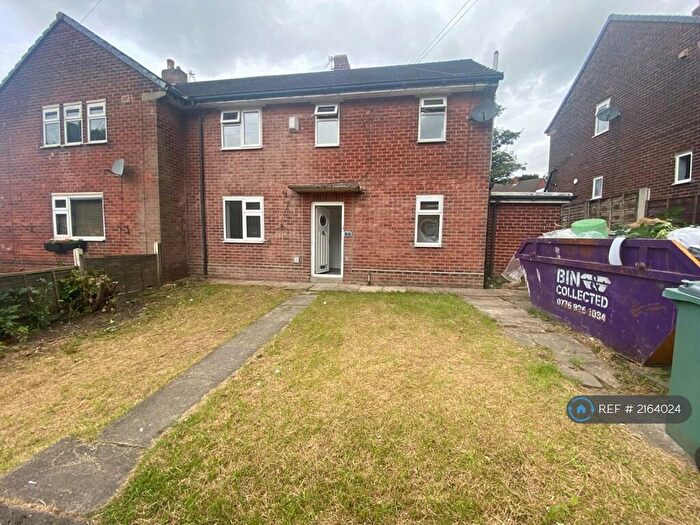 3 Bedroom Semi-Detached House To Rent In Gorse Bank, Bury, BL9
