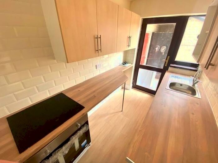 3 Bedroom Property To Rent In Fairway Green, Bilston, WV14