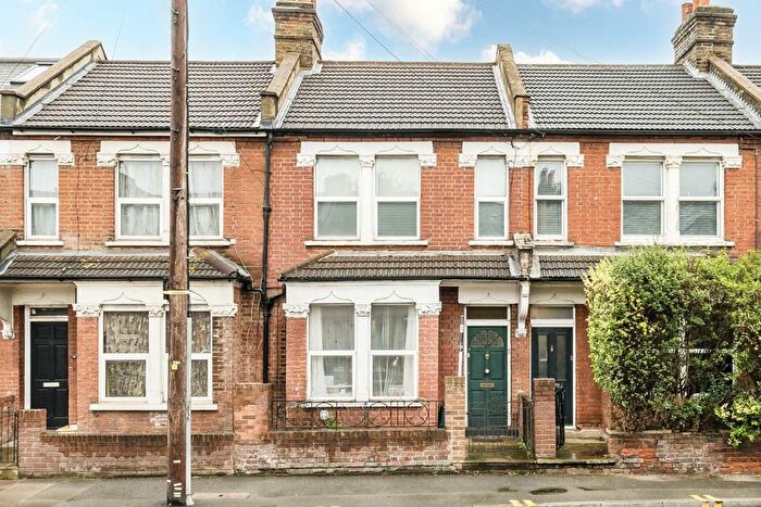 2 Bedroom Flat To Rent In Haydons Road, London, SW19