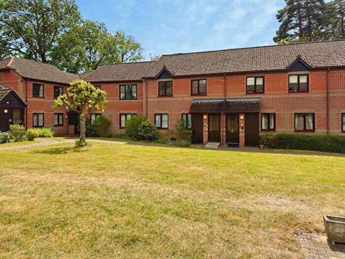 2 Bedroom Apartment For Sale In Copenhagen Walk, Crowthorne, Berkshire, RG45