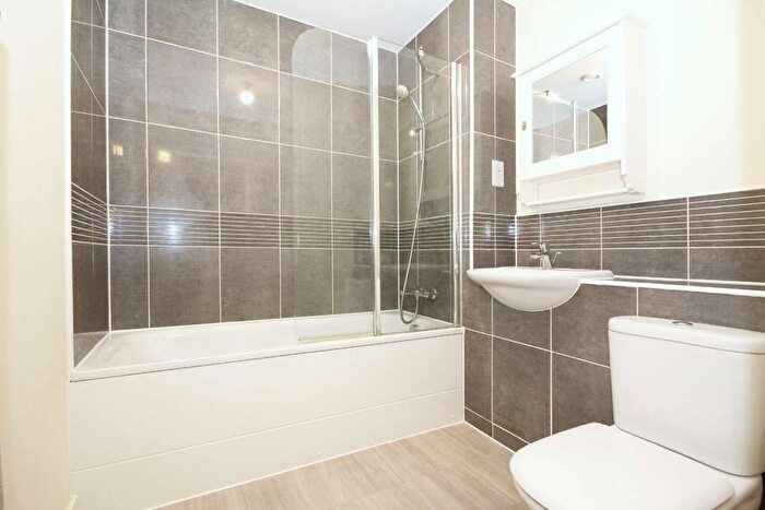 1 Bedroom Flat To Rent In Uxbridge Road, London, W3