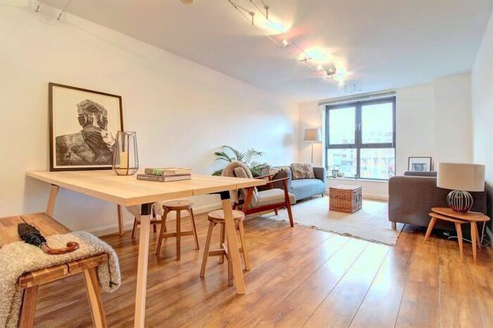 2 Bedroom Flat To Rent In Mare Street, London Fields, Hackney, London, E8